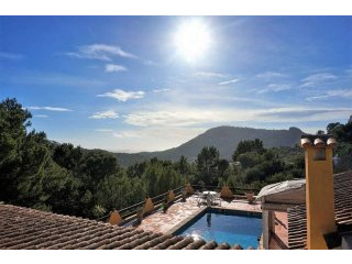 Spacious villa with 2 guest apartments..