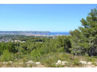 Large Plot with impressive views for..