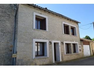 Habitable Aigre townhouse with 2 garages