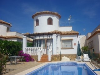 3 Bedrooms - Villa - Alicante - For Sale