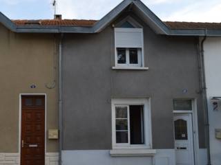 Property to refresh in Ruffec - great..