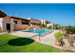 Beautiful Typical Majorcan Finca In A..