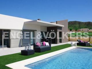 NEW-BUILT MODERN VILLA IN A QUIET..