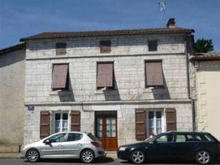 Charente: 5-Bedroomed Stone Town House..