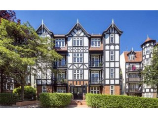 90, Holly Lodge Mansions