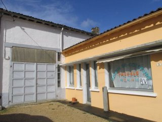 Former Hairdressers + Outbuilding