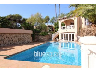 Lovely house with mountain views close..