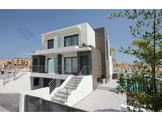RS262, Spacious semi-detach villa in..