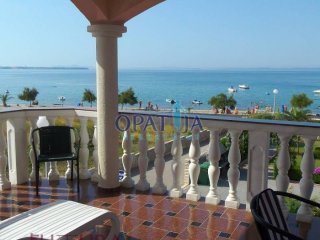 Vir, kuća 30m od plaže sa 6 apartmana, podzemno parkiralište