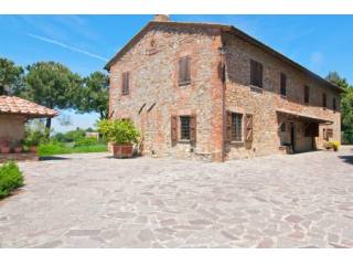Farmhouse With Pool And Tennis Court..