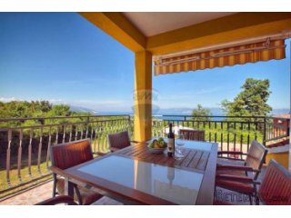 Villa s prekrasnim pogledom na more i vlastitim bazenom