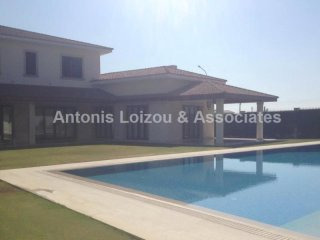 4 Bedroom Villa with swimming pool in..