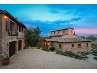 41100 Avenida Biona