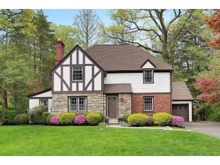 4 bedroom House For Sale: 22 Crescent..