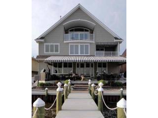 4 bedroom Flat For Sale: 219 Bay Stream..