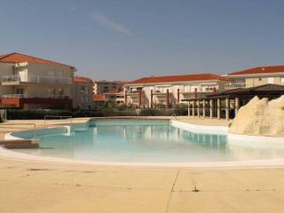 2 bedroom apartment opposite sandy..
