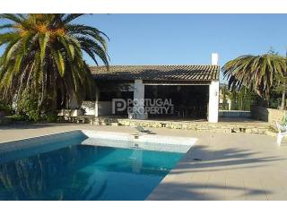 Farm with 11.000 sqm of land and 2..