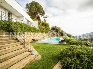 Design, sea and mountains - Costa..