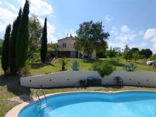 Splendid Semi-Detached Property With 2..