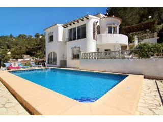 Beautifully maintained villa with..