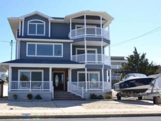 6 bedroom Flat For Sale: 233 12th..