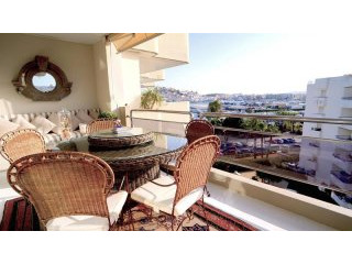 3 bedroom Apartment For Sale: Marina..