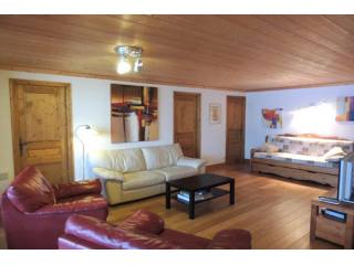 Ski in and out 3 bedroom immaculate..