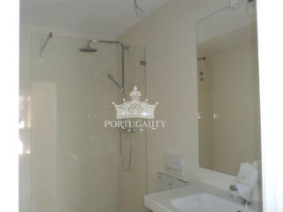 Building With 6 Renovated Apartments..