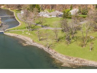 6 bedroom House For Sale: 33 Meadow..