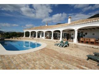 Villa - This impressive Andalucian..