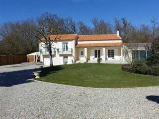 4 Bedrooms - House - Poitou-Charentes..