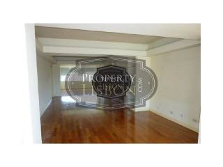 4 Bed Lisbon Apartment for Sale in..