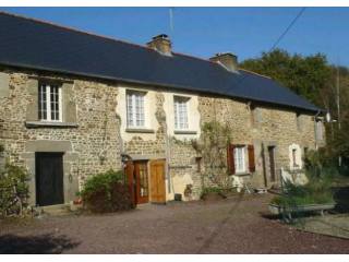 Longere with 2 Bedrooms and Vast..