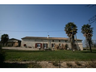 APS2318 Substantial stone farmhouse..