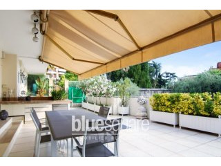 Stunning split-level 3-bedroom..