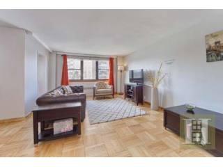 2 bedroom Apartment For Sale: 735..