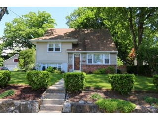 4 bedroom House For Sale: 105 Sunnyside..
