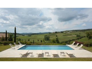 9 bedroom Farm House For Sale: Casole..