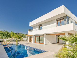4 Bedrooms - Villa - Alicante - For Sale
