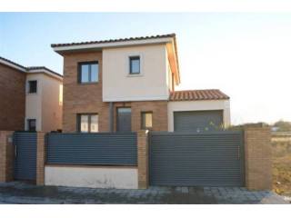 4 Bedrooms - House - Girona - For Sale