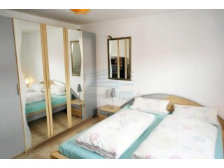 Schone, helle, moblierte 2-Zimmer..