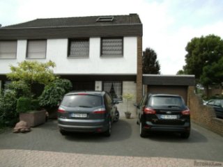 Doppelhaushälfte mit Garage in Krefeld