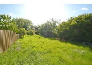 2 bedroom bungalow in Halfway, SHEERNESS