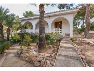 4 Bedrooms - Villa - Alicante - For Sale