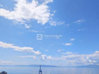 Rijeka, Bulevard, 86.41m2, 3-sobni stan s lođom i pogledom..
