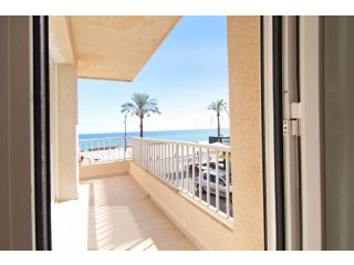 Apartment with sea view in the centre..