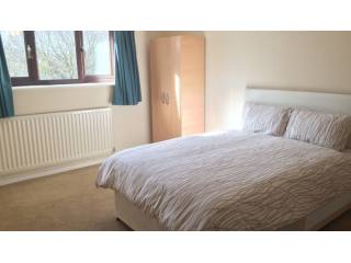 ROOM TO LET IN RANDLAY - ALL BILLS..