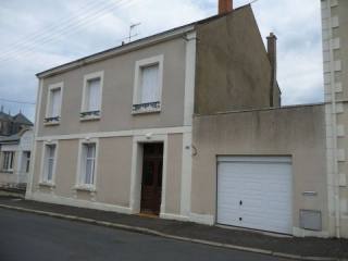 Large Traditional House in Town Location
