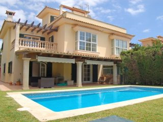 Well Kept Semi-Detached House In Puig..
