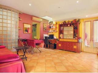3 room Apt - Carre d'Or one block from..
